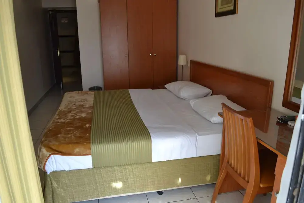Дубай: Tara Hotel