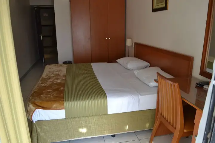 Дубай: Tara Hotel