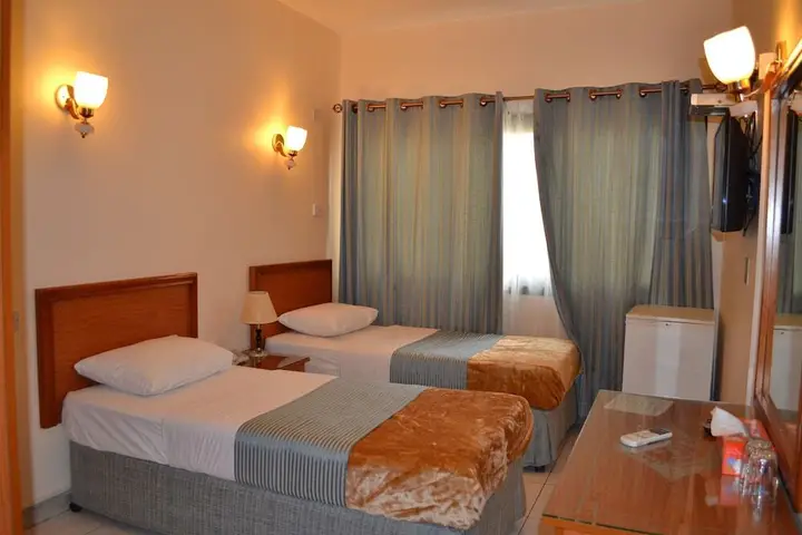 Дубай: Tara Hotel