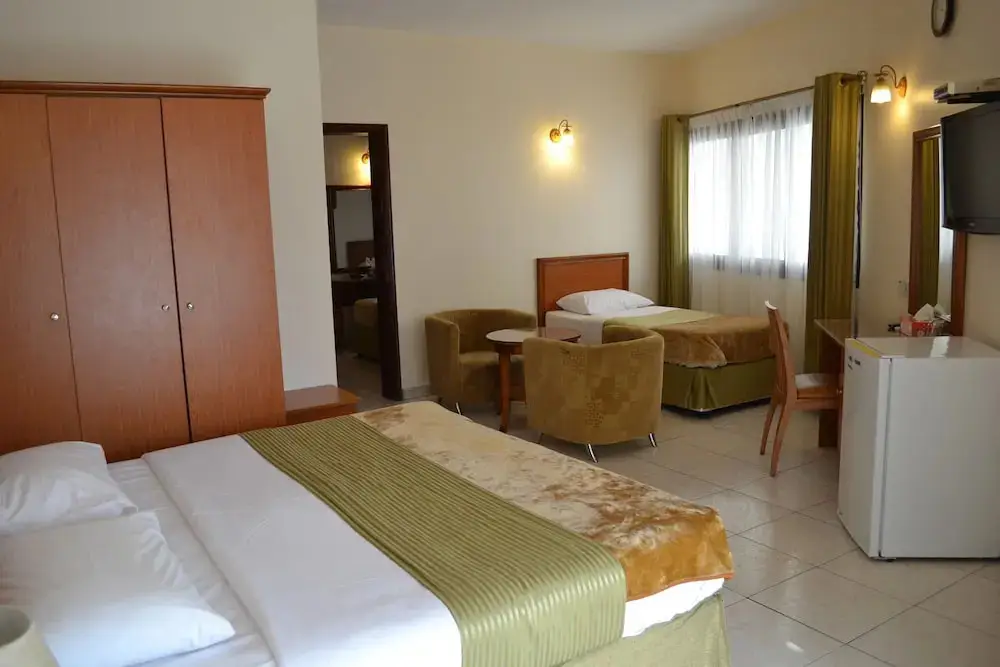 Дубай: Tara Hotel