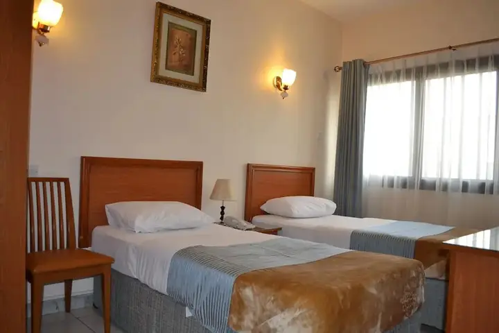 Дубай: Tara Hotel
