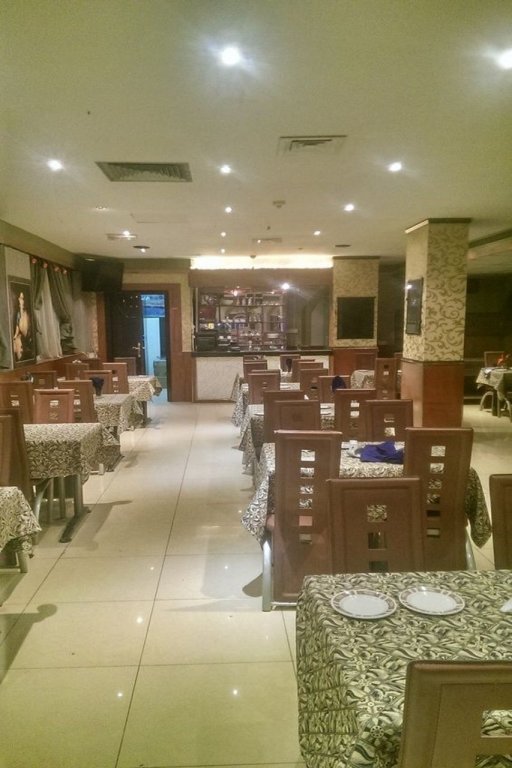 Дубай: West Hotel