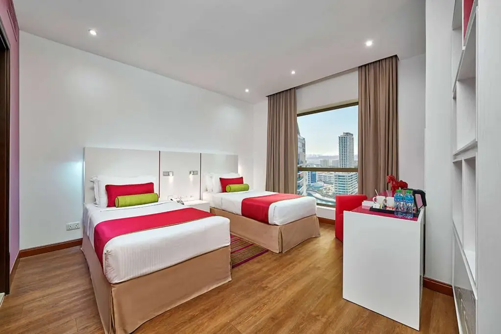 Дубай: Ramada Hotel & Suites by Wyndham JBR