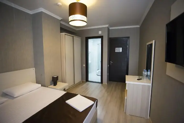Батуми: Hotel & Cafe Batus