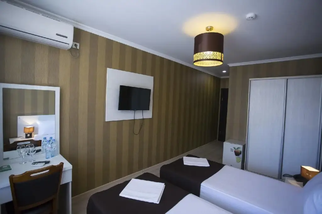 Батуми: Hotel & Cafe Batus
