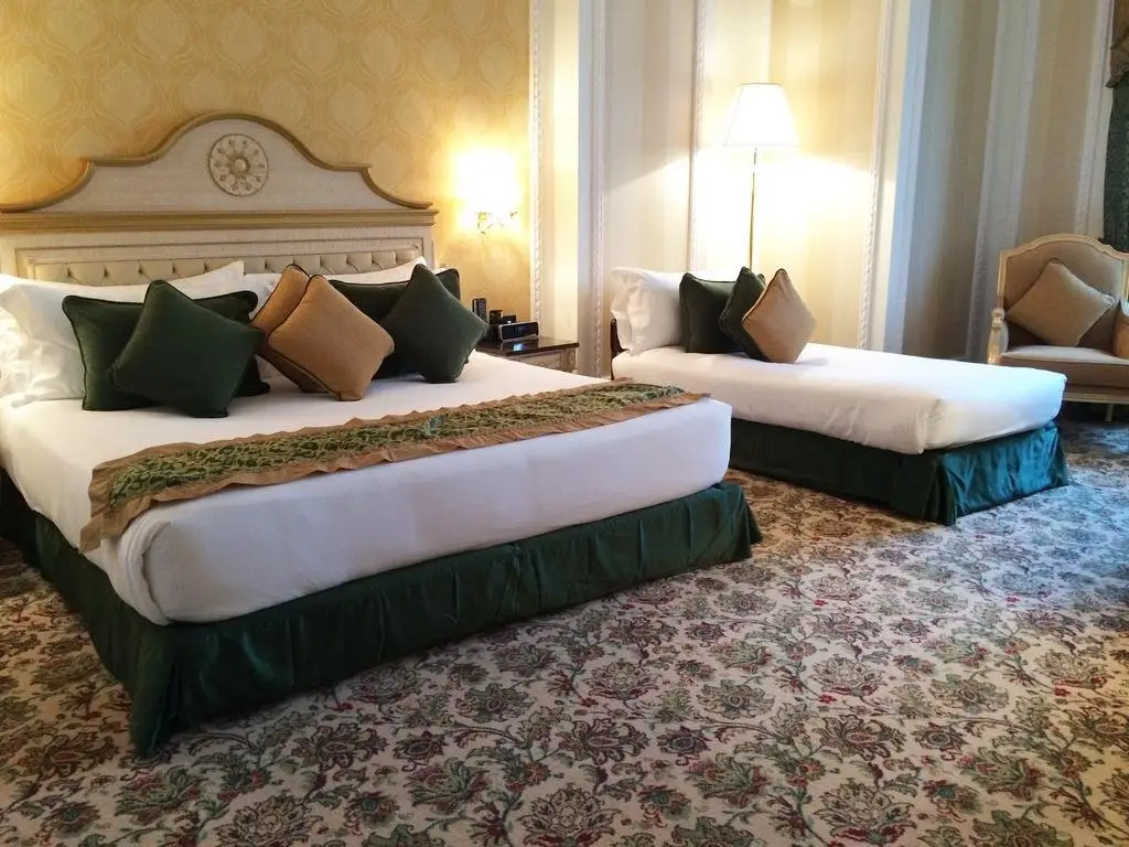 Royal Rose Abu Dhabi, a Curio by Hilton Affiliated Hotel — фото 1
