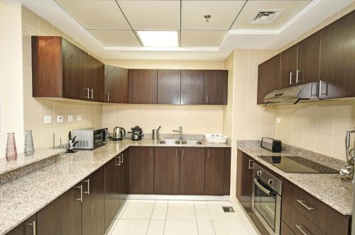 Дубай: Luxury 2BR Marina Gate 3