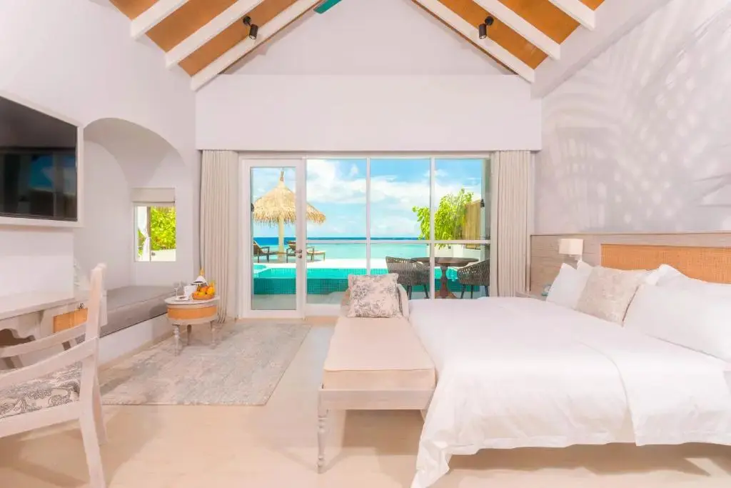 Северный атолл Мале: Malahini Kuda Bandos Resort