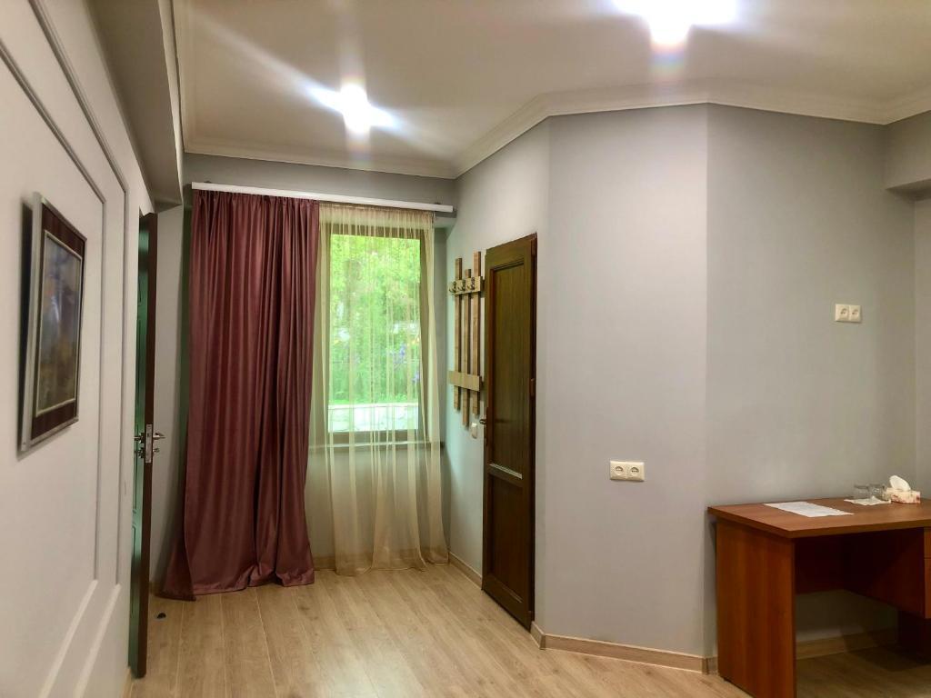 Иджеван: Guest House Anakhit