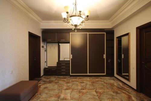 Ереван: Luxe Apartment at North Avenue
