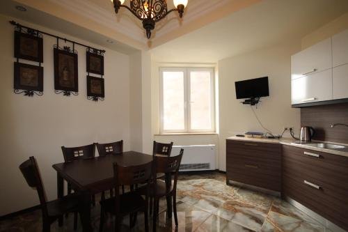 Ереван: Luxe Apartment at North Avenue