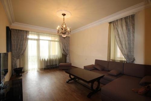 Ереван: Luxe Apartment at North Avenue