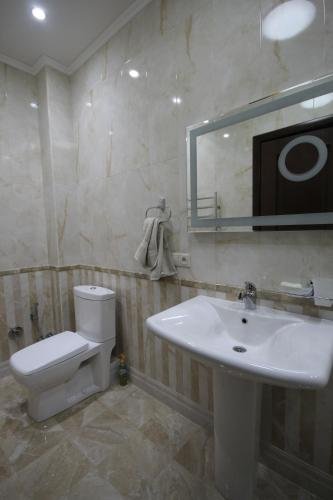 Ереван: Luxe Apartment at North Avenue