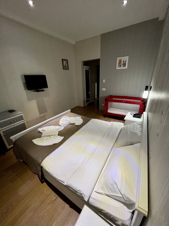 Тбилиси: Отель Granada Hotel and Restaurant