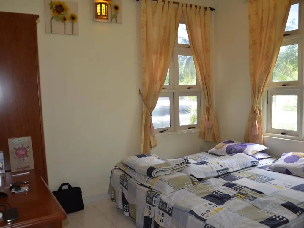 Атолл Лааму: Nazaki Beach Hotel & Spa Maldives