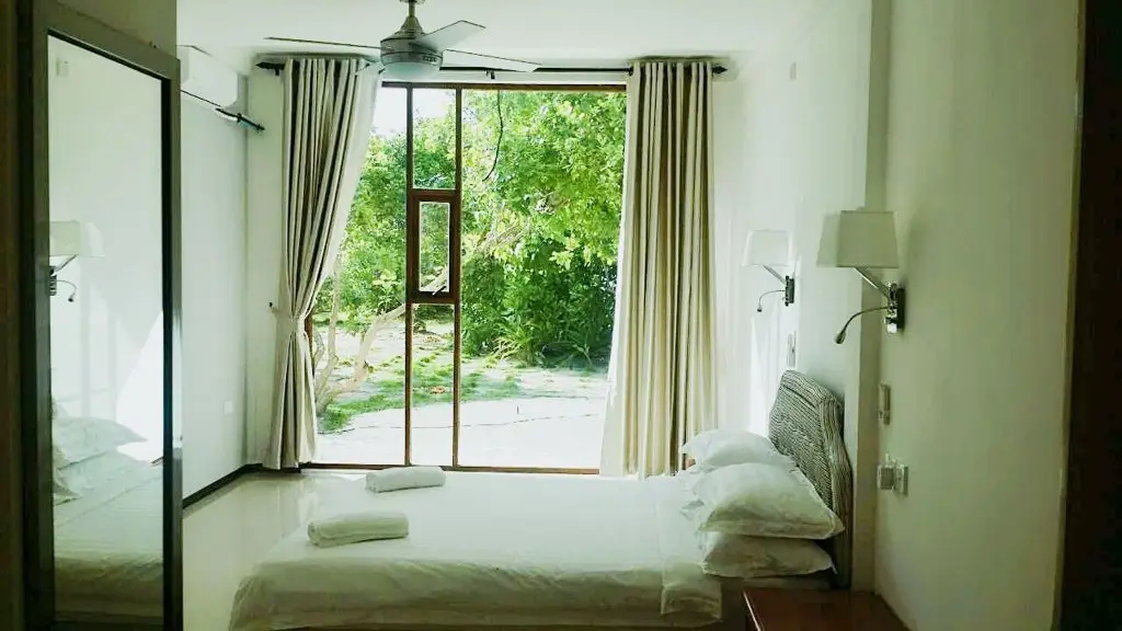 Атолл Лааму: Nazaki Beach Hotel & Spa Maldives