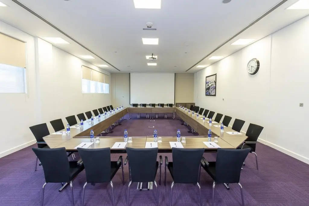 Premier Inn Abu Dhabi Airport (Business Park) — фото 1