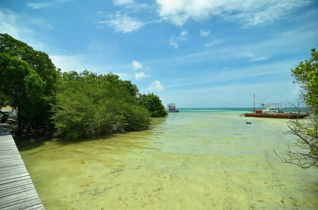 Северный атолл Мале: Huraa East Inn
