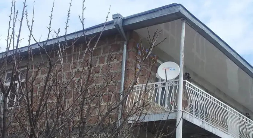 Red Stone Guest House — фото 1