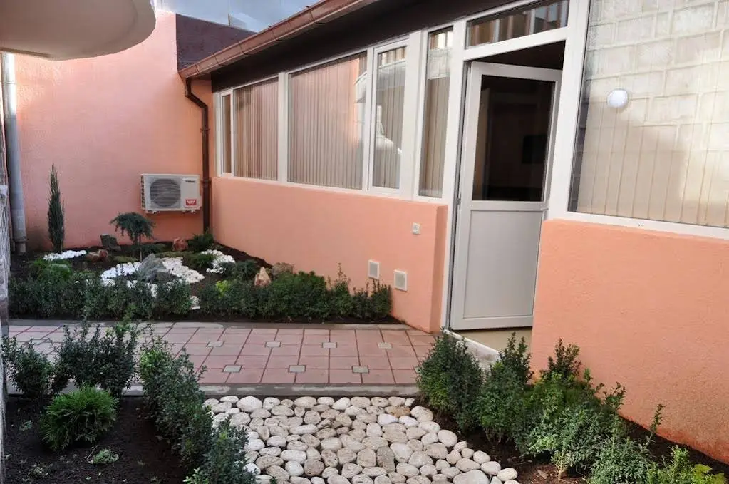Ереван: Albert House