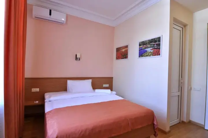 Ереван: Albert House