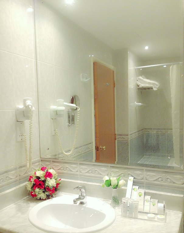 Дубай: Abjad Grand Hotel