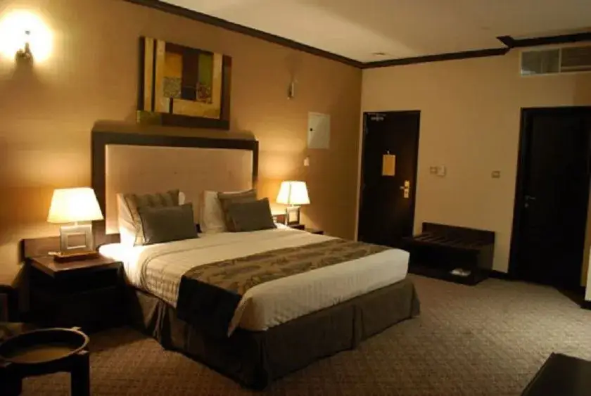 Дубай: London Crown Hotel