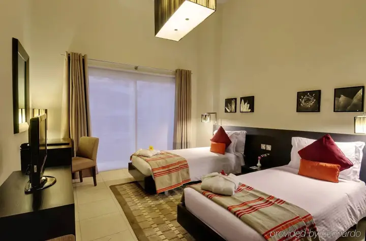 Дубай: Lotus Grand Hotel Apartments