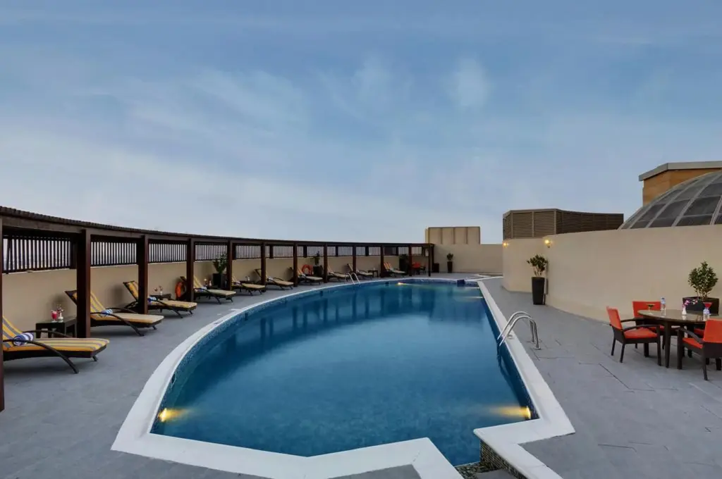 Дубай: Lotus Grand Hotel Apartments