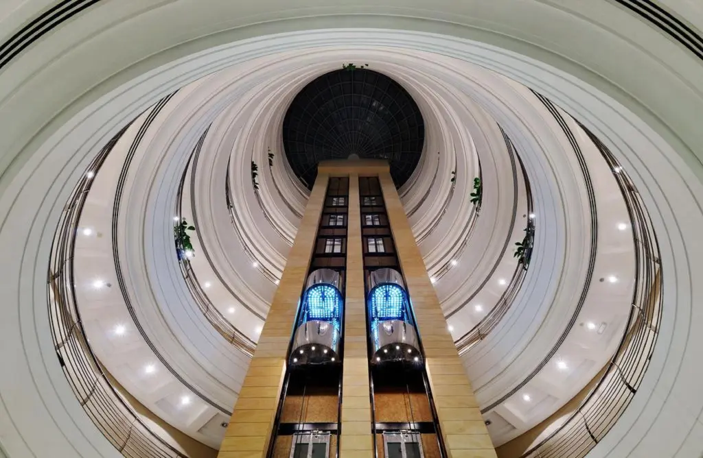Дубай: Lotus Grand Hotel Apartments