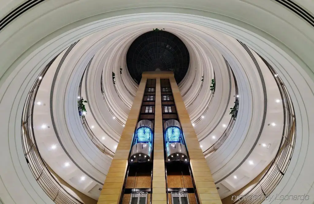 Дубай: Lotus Grand Hotel Apartments
