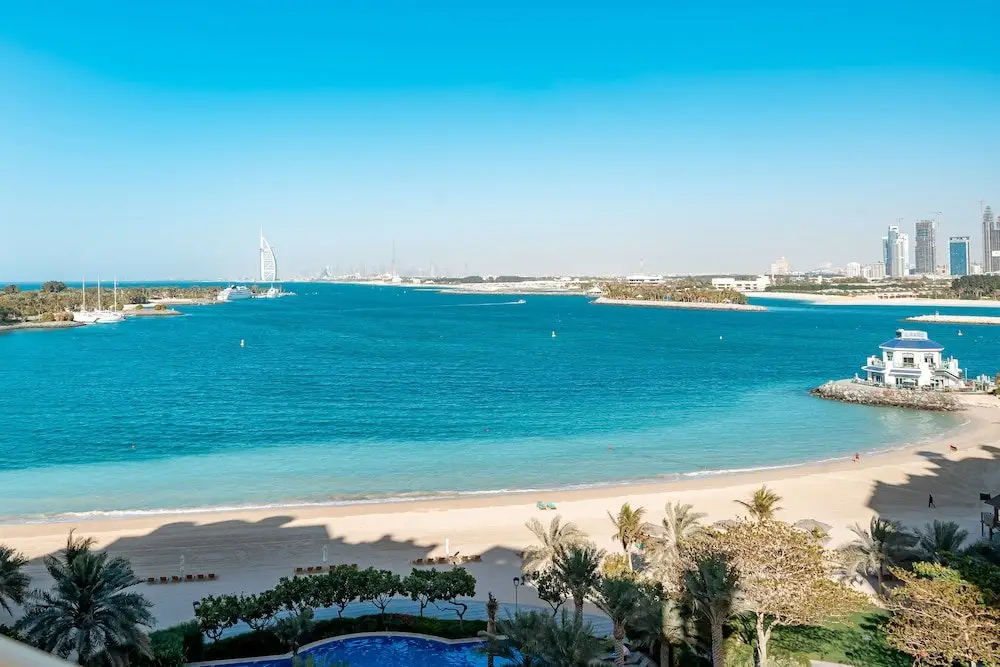 Дубай: Luton Vacation Shoreline Sea View Apart