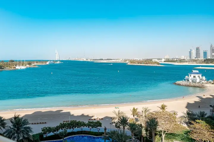 Дубай: Luton Vacation Shoreline Sea View Apart