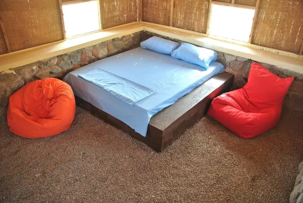 Таба: New Moon Island Camp