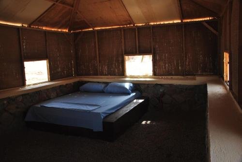 Таба: New Moon Island Camp