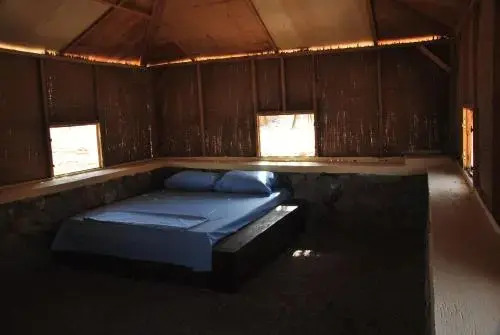Таба: New Moon Island Camp
