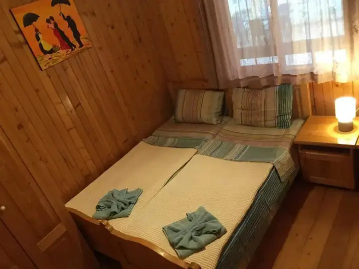 Уреки: Holiday Home