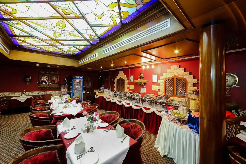 Дубай: Jonrad Hotel