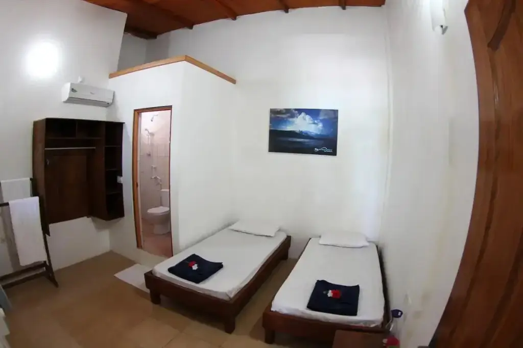 Тулусду: Cokes Surf Camp