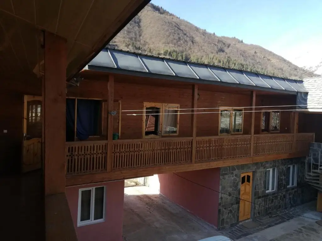 Местиа: Tako's House