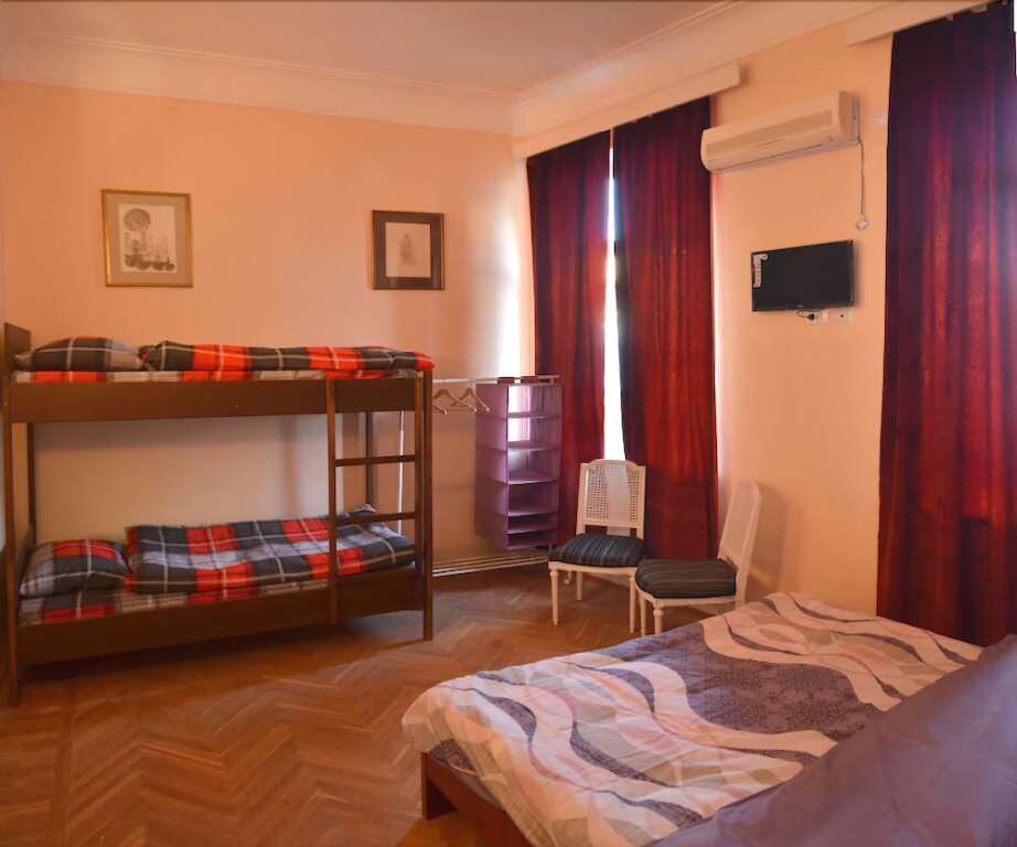 Тбилиси: TiflisLux Boutique Hostel