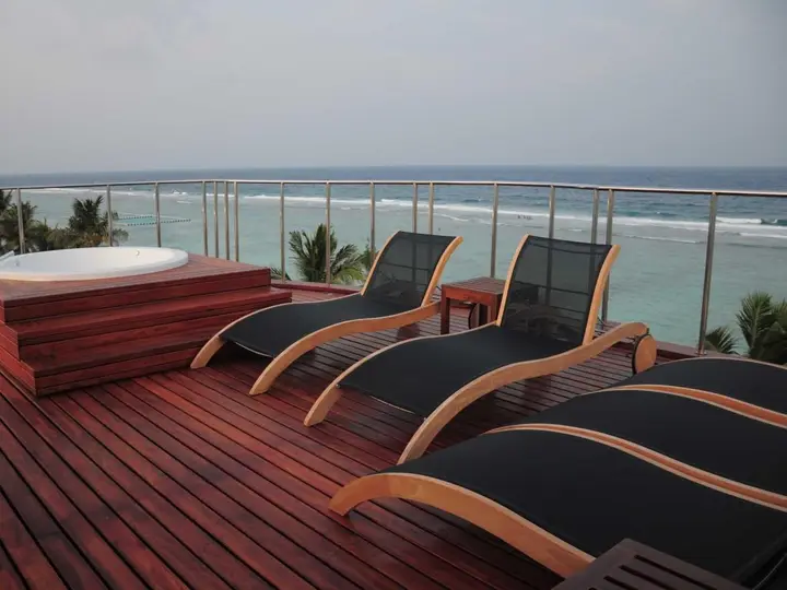Северный атолл Мале: Airport Beach Hotel
