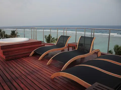 Airport Beach Hotel — фото 1