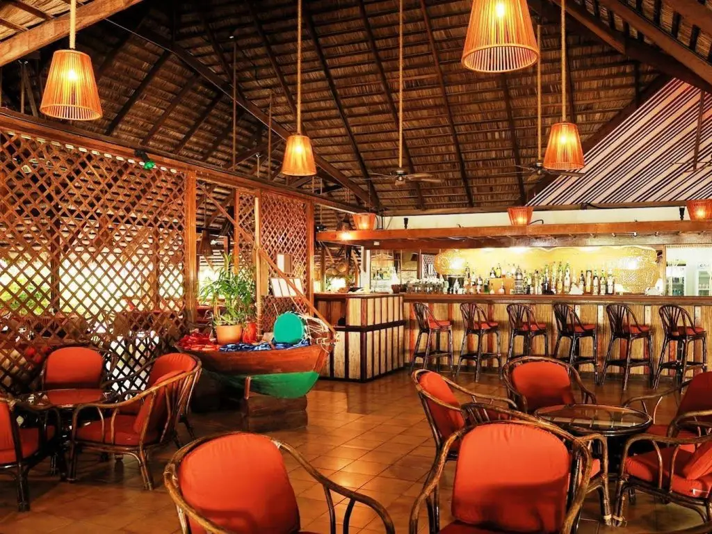 Атолл Алиф-Алиф: Madoogali Resort & Spa Maldives