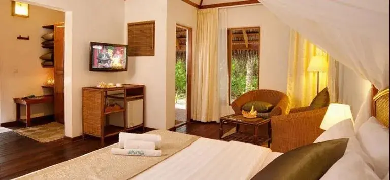 Атолл Алиф-Алиф: Madoogali Resort & Spa Maldives