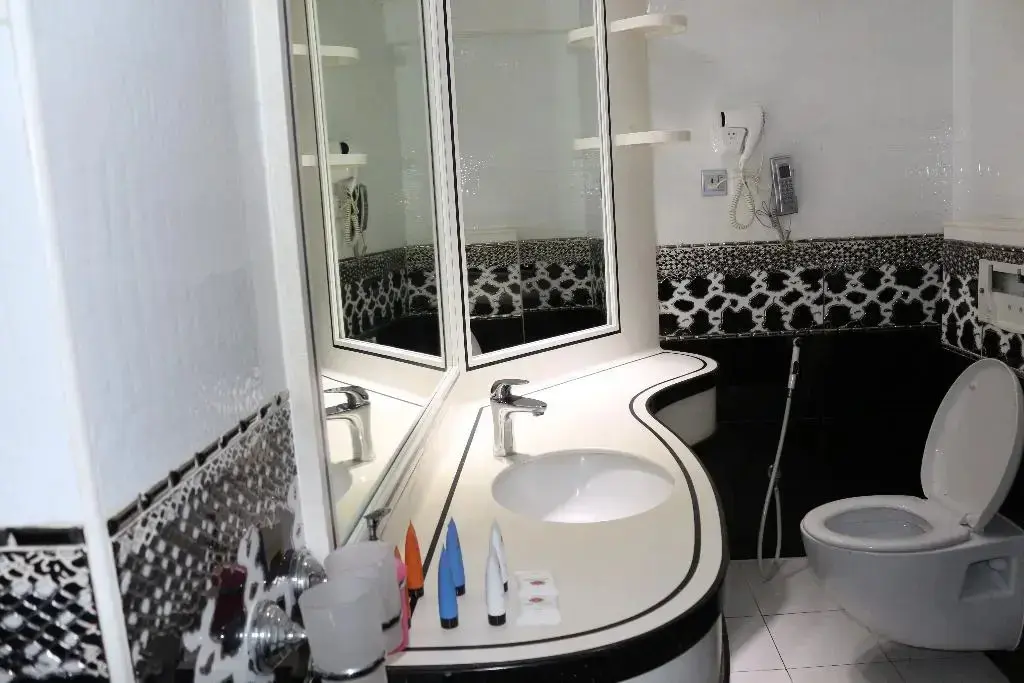 Дубай: White Fort Hotel