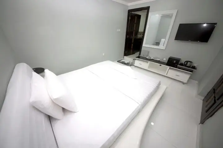 Дубай: White Fort Hotel