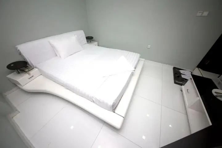 Дубай: White Fort Hotel