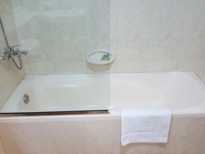 Дубай: Travellers Hotel Apartment