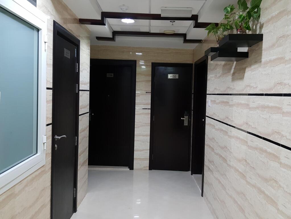 Дубай: Travellers Hotel Apartment